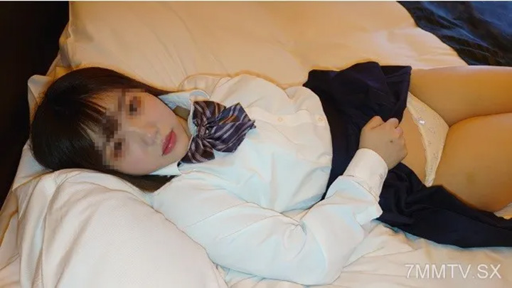 fc2-ppv-4684291-沒有統一的服裝首先來了,780分,首先來,還有一個美麗的乳房的美麗女人的貓