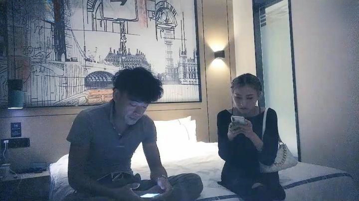 约了个颜值不错黑衣妹子,扣逼侧入大力猛操呻吟娇喘大声